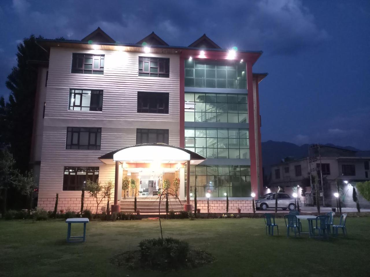 Triden Kashmir Resort Srinagar  Exterior photo